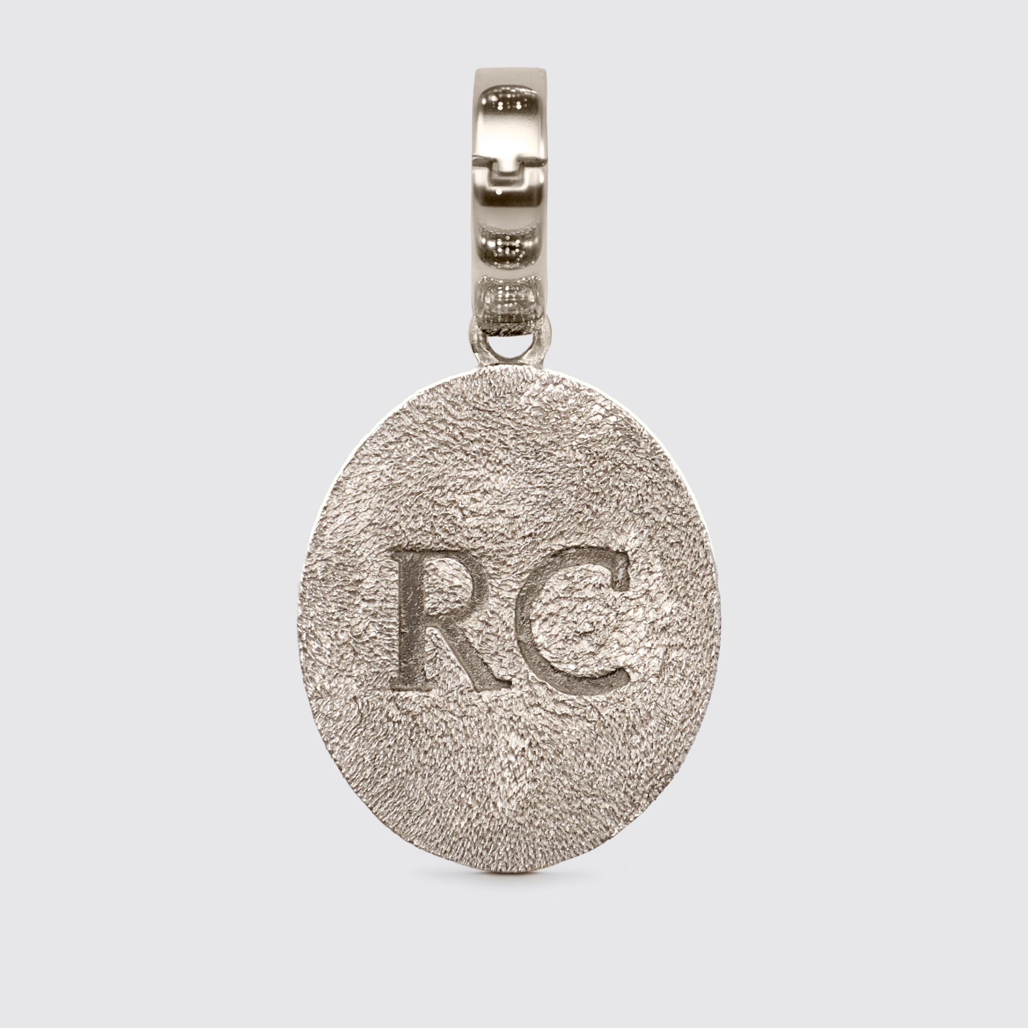 Crush Stella oval pendant in 18K white gold with diamonds, featuring delicate stardust texture and G+ VS diamonds