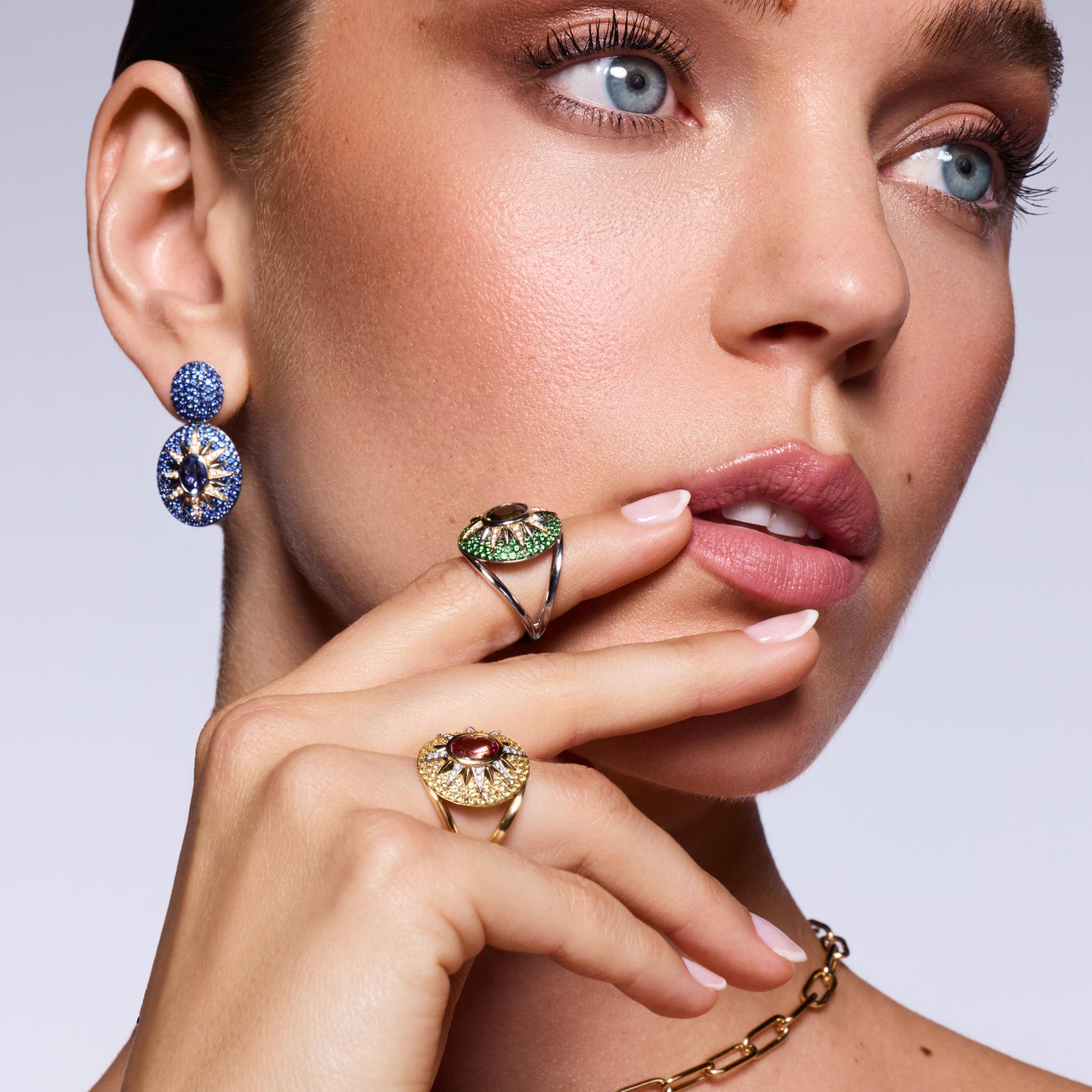 Crush Nova single earring in 18k white gold with oval green sapphire, tsavorite pavé, and diamond accents